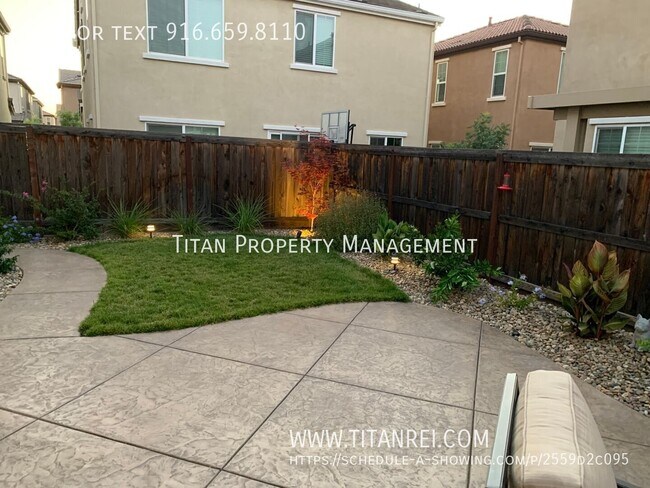 Building Photo - 1033 Oakbriar Cir