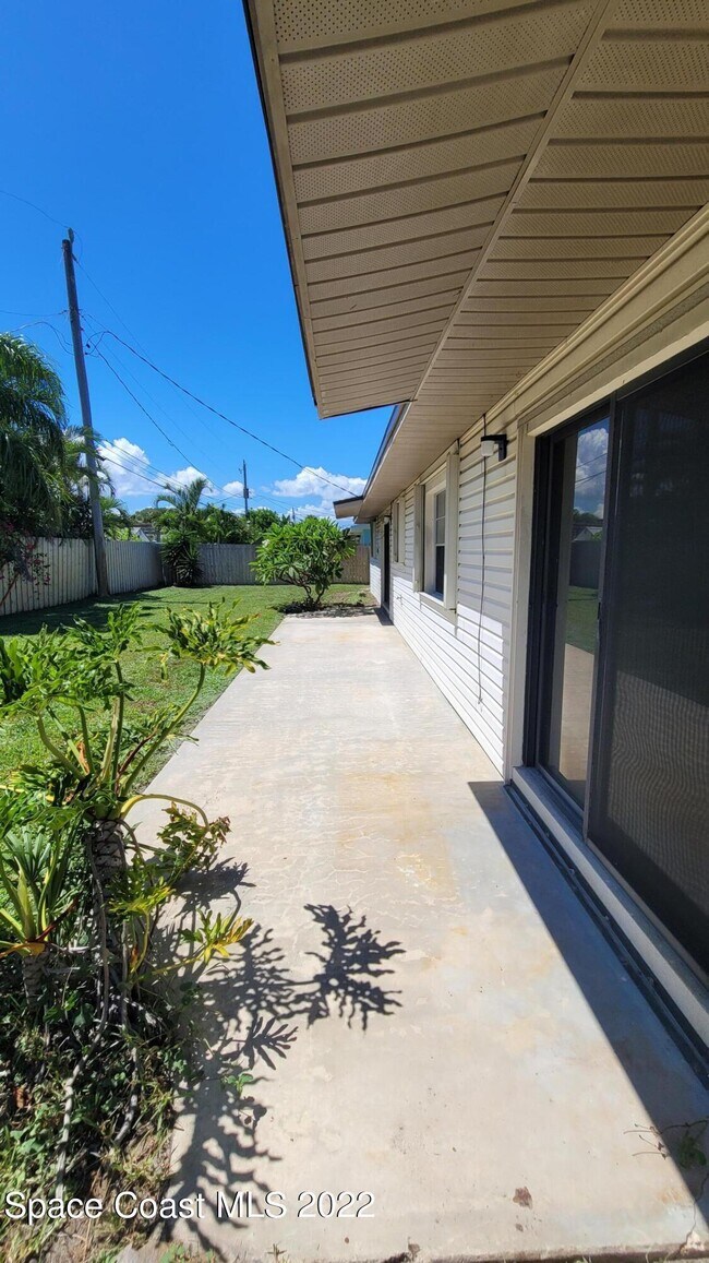 Building Photo - 1264 Seminole Dr