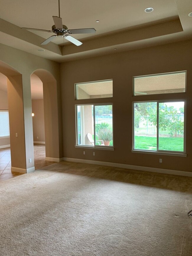 Building Photo - 1194 Paradise Loop