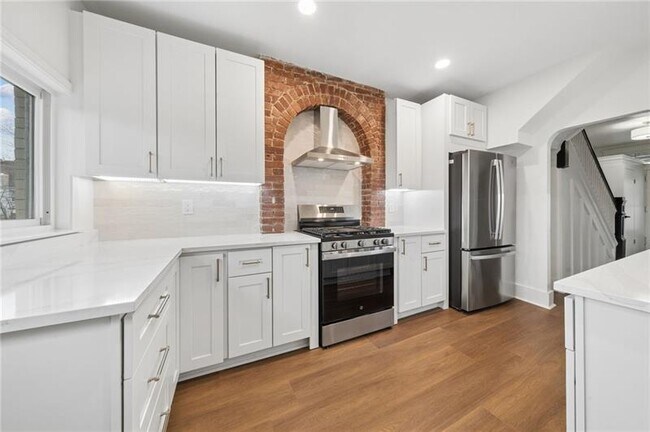 Building Photo - 1020 Jancey St