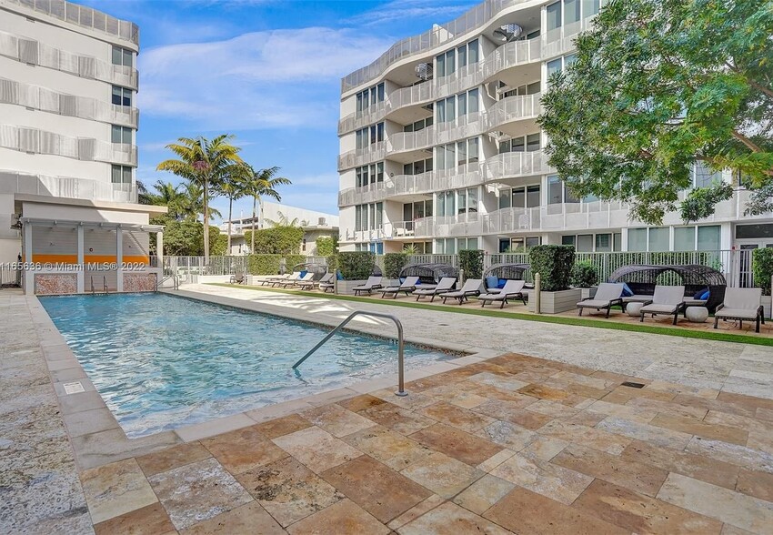 Building Photo - 2100 Park Ave