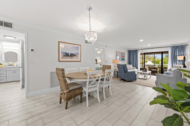 Building Photo - 4790 Brittany Dr S