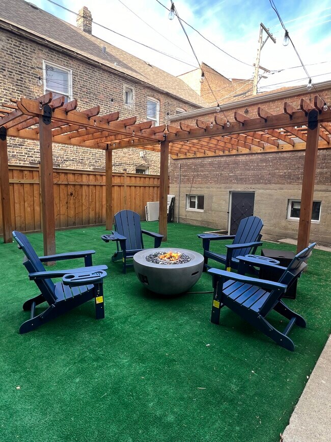 Building Photo - 2110 W 21st Pl