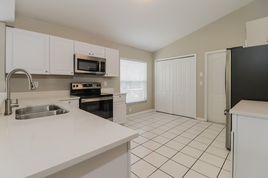 Building Photo - 29429 Birds Eye Dr