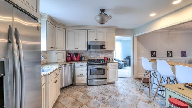 Building Photo - 6 N Lancaster Ave