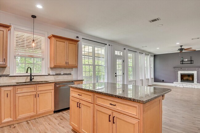 Building Photo - Home For Rent: 765 Mural Lake Ct Grovetown...