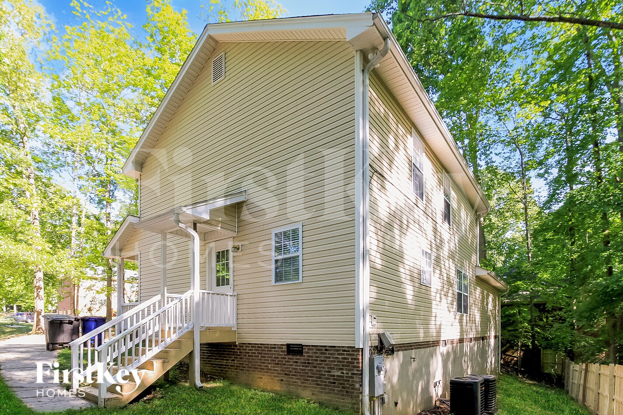 Building Photo - 944 Highland Glen Rd
