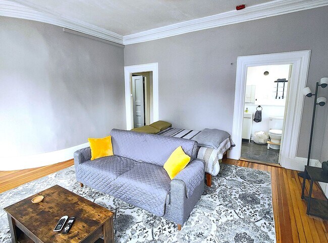 Building Photo - 123 Elmwood Ave