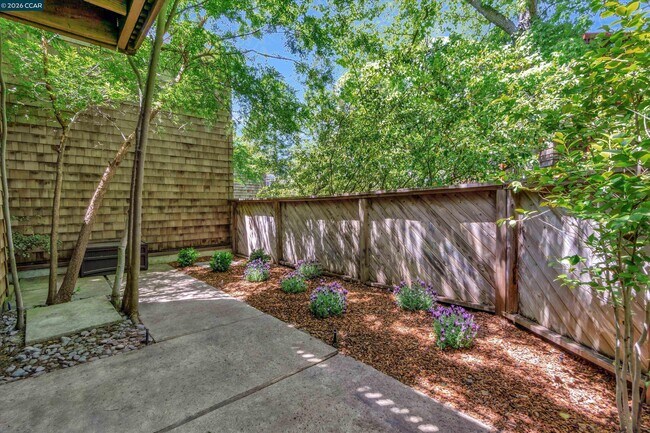 Building Photo - 1956 Fair Ridge Ct