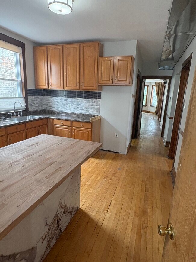 Building Photo - 4418 W Deming Pl