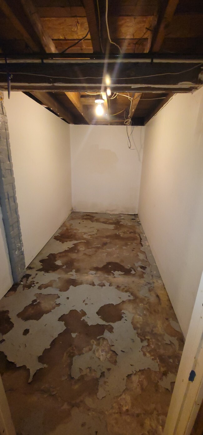 Building Photo - 94 Hinman St