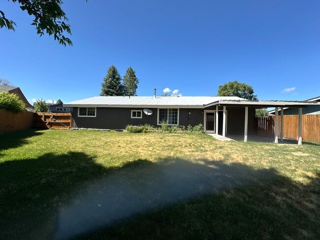 Building Photo - 4321 Myrtlewood Dr