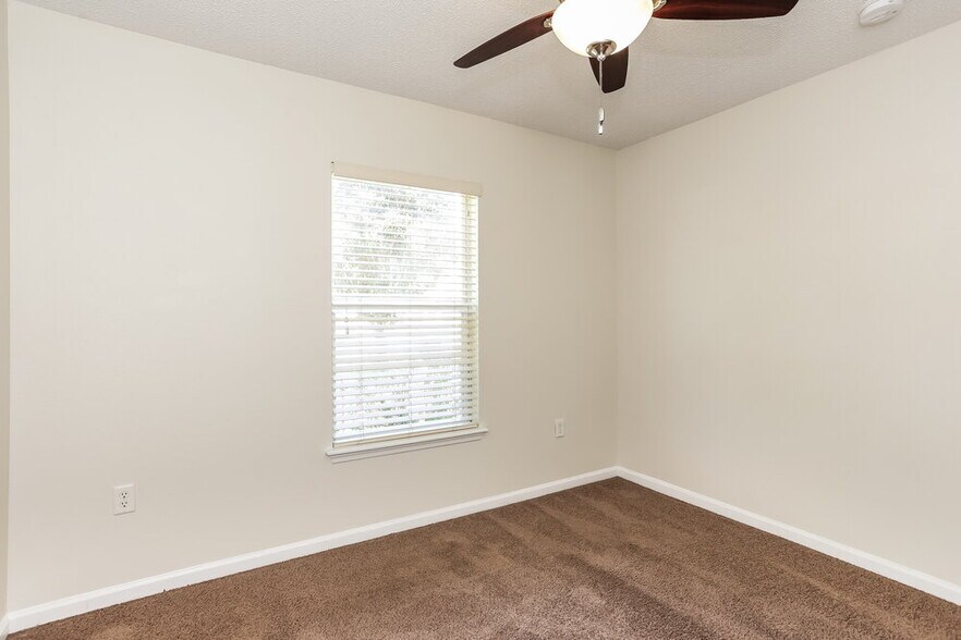 Building Photo - 11390 Emma Oaks Ln