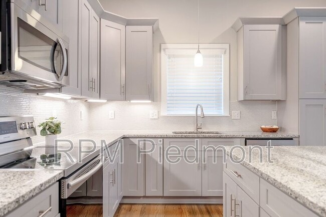 Building Photo - 1418 Allegheny St SW