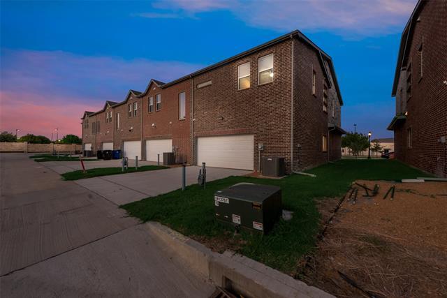 Building Photo - 6011 Rivendell Dr