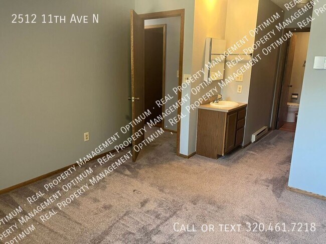 Building Photo - 2512 11th Ave N