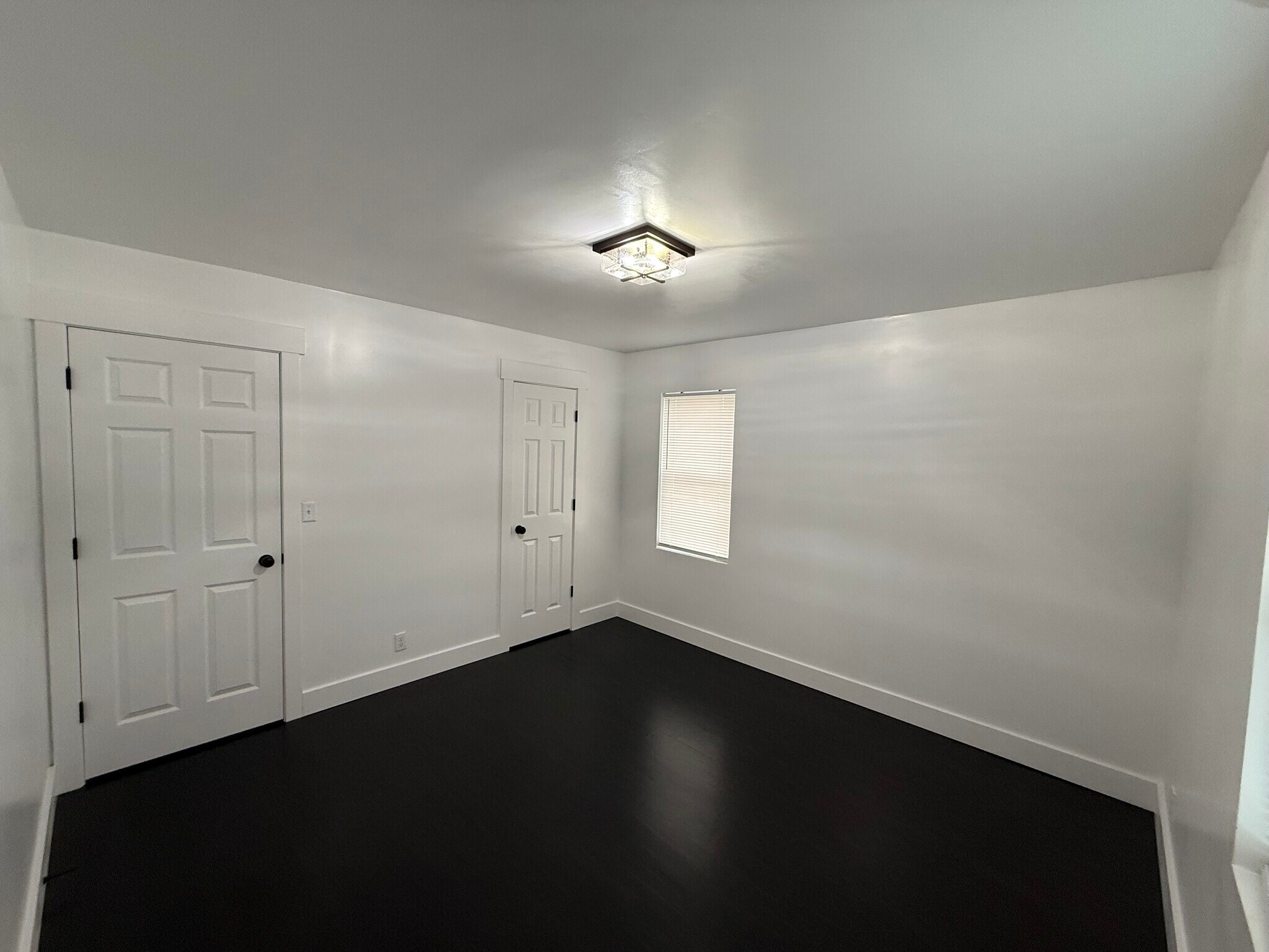 Building Photo - 207 E Monroe St