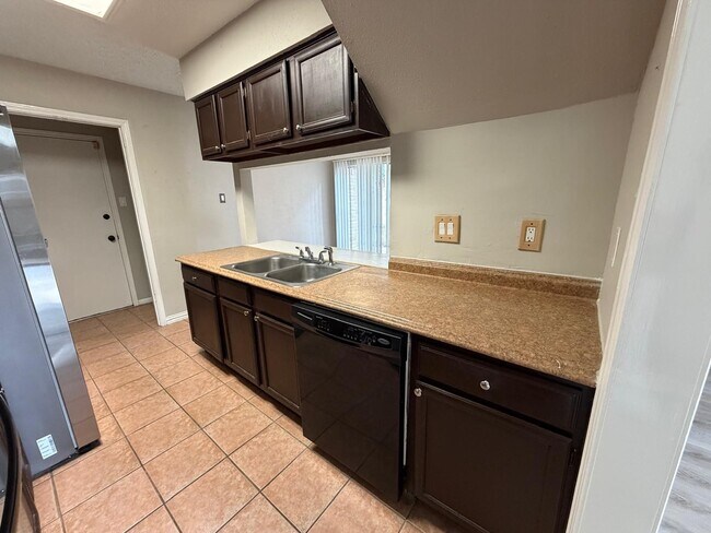 Building Photo - 16619 Capewood Dr