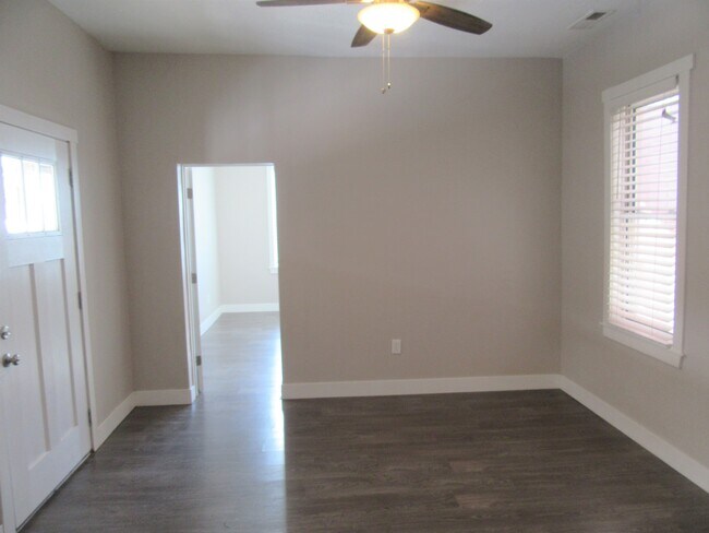 Building Photo - 244 Fern Ave N