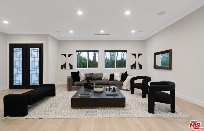 Building Photo - 19148 W Oxnard St