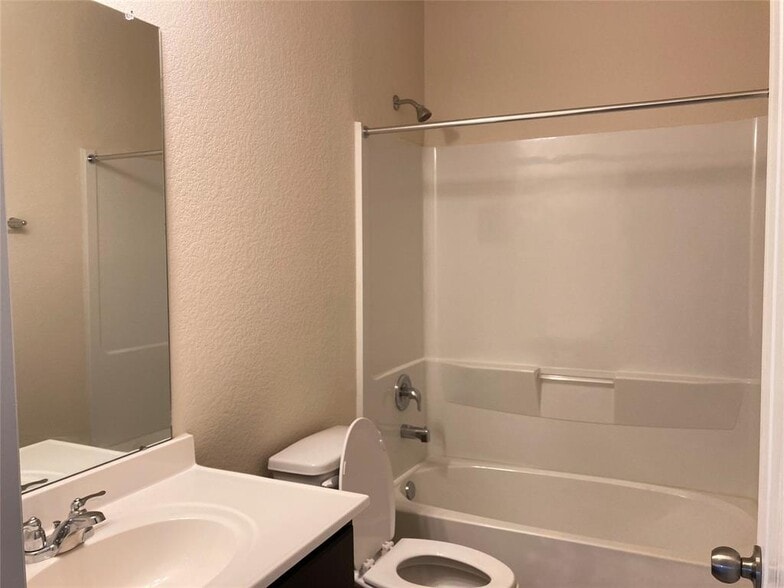 Building Photo - 2411 Concord Ter