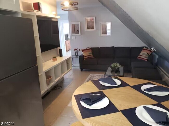 Building Photo - 187 Milford Ave