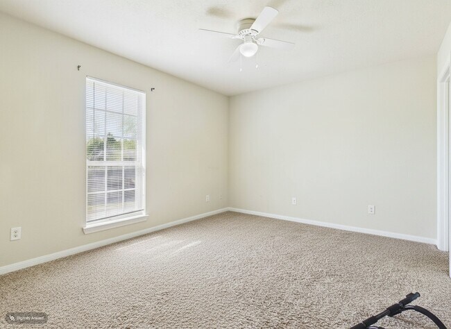 Building Photo - 513 Camp Ct