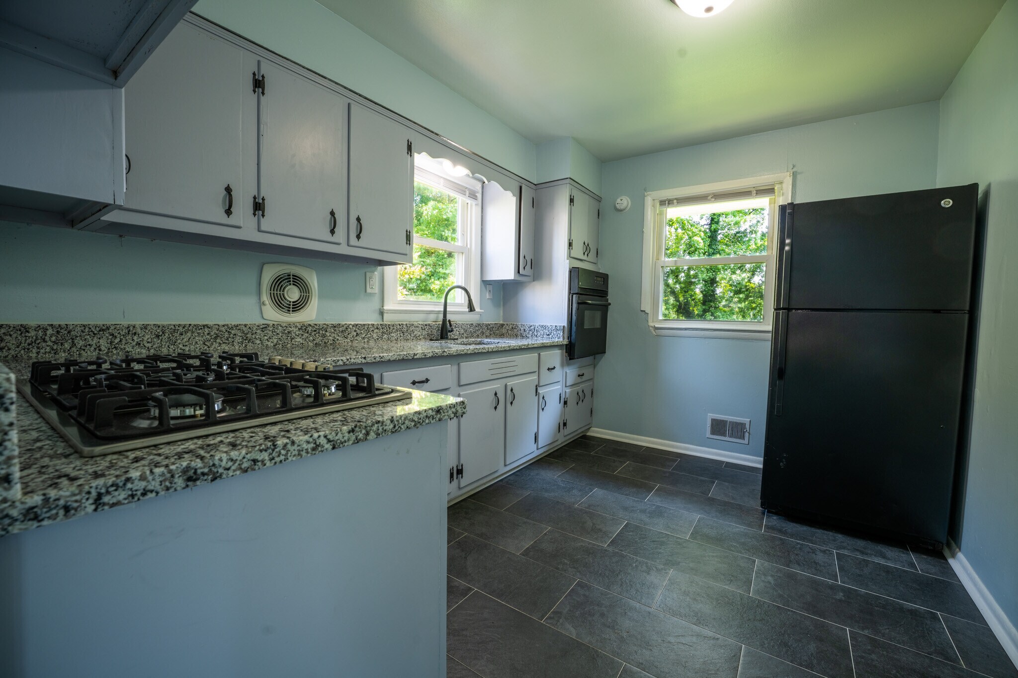 Building Photo - 5703 Kennedy St