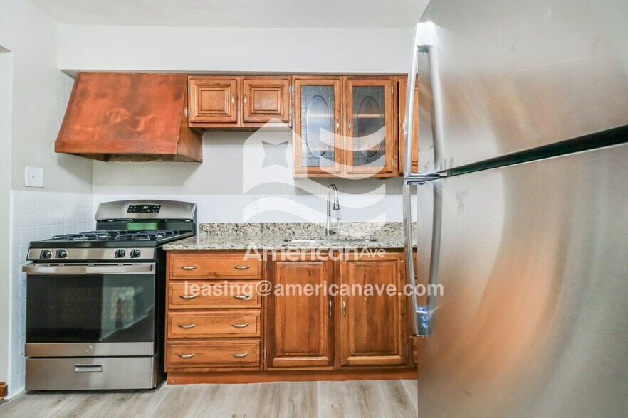 Building Photo - 4422 June Ave