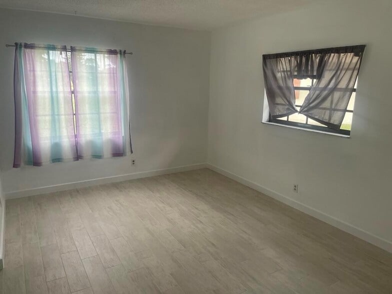 Building Photo - 4259 Oak Terrace Dr