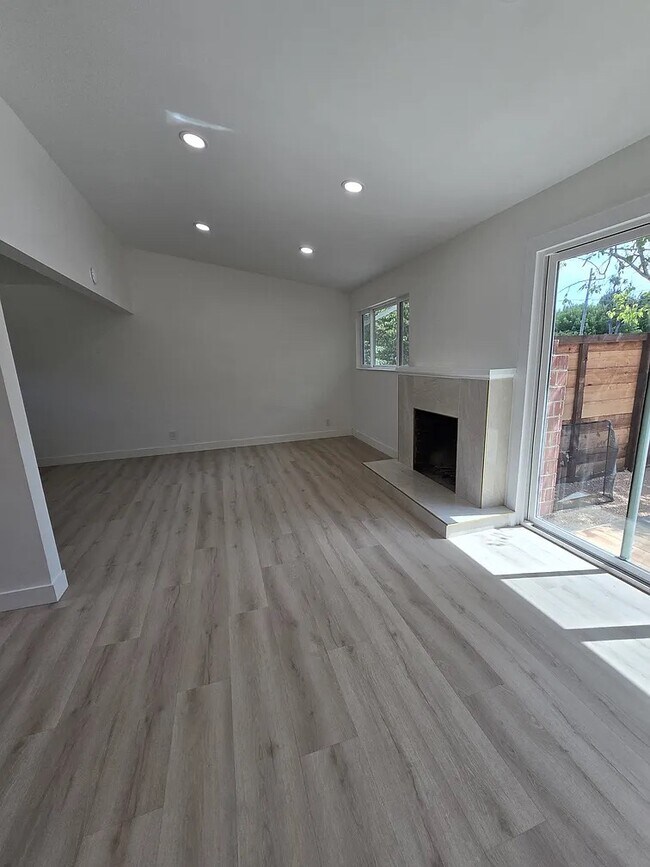 Building Photo - 5 Ormond Ct