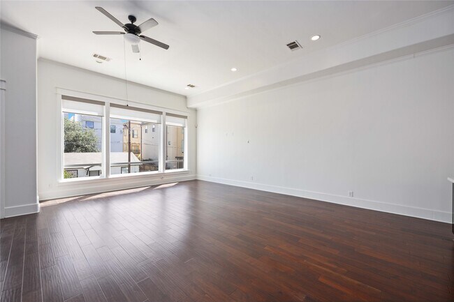 Building Photo - 2211 Detering St