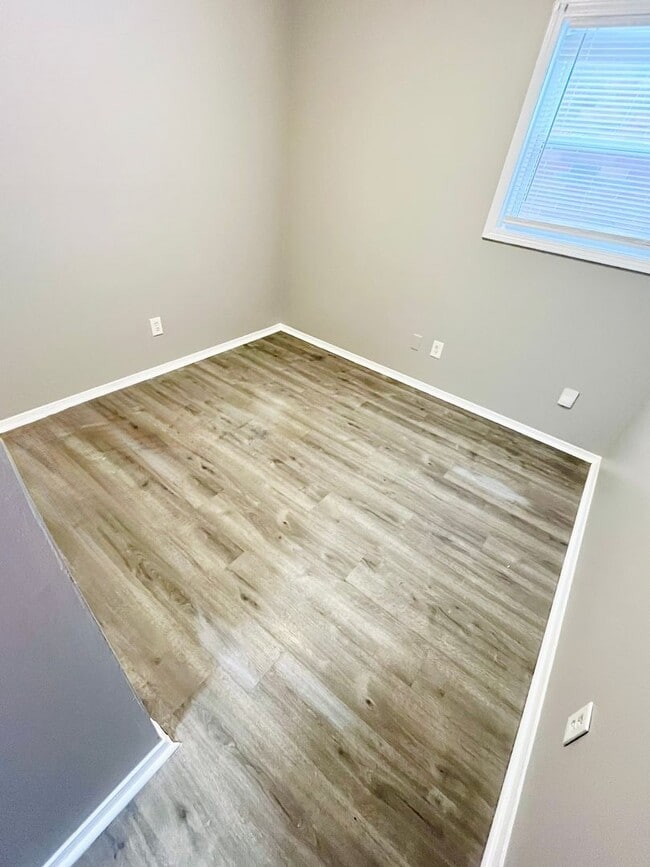 Building Photo - 4  Bedroom Home Ready Now