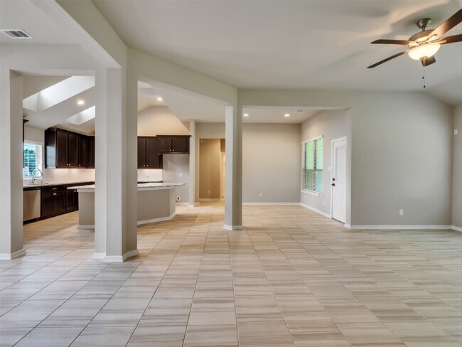 Building Photo - 8510 Amber Bend Dr