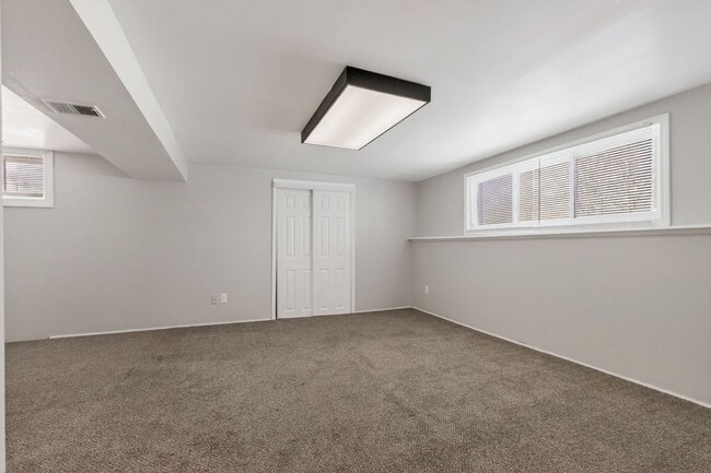 Building Photo - Quiet Cul-de-Sac Home with Bonus Room & Big Backyard!