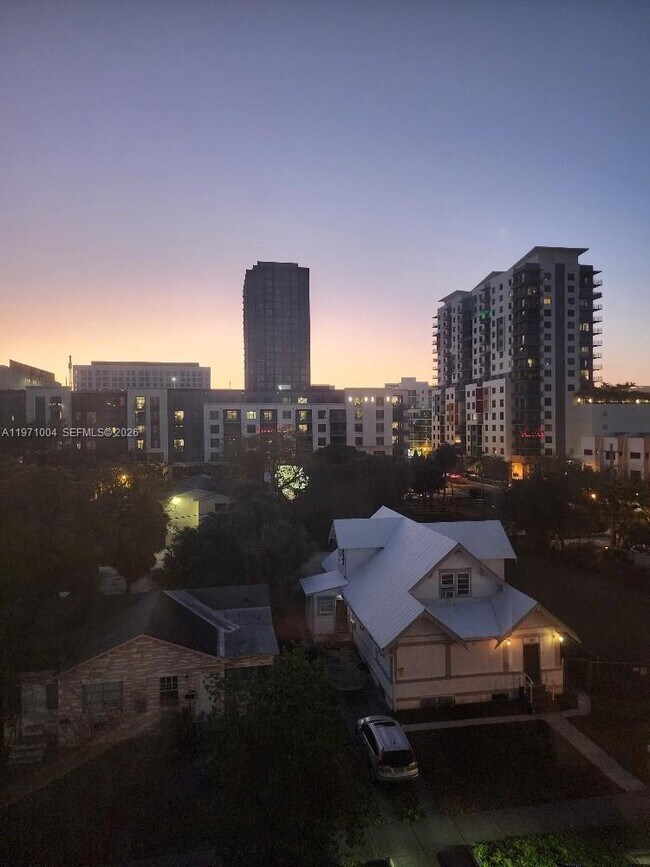 Building Photo - 533 NE 3rd Ave