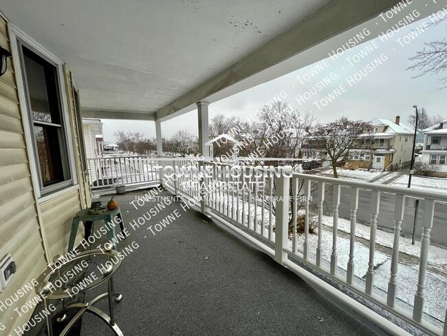 Building Photo - 418 Colvin Ave