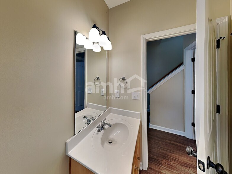 Building Photo - 7355 Sedgebrook Dr W