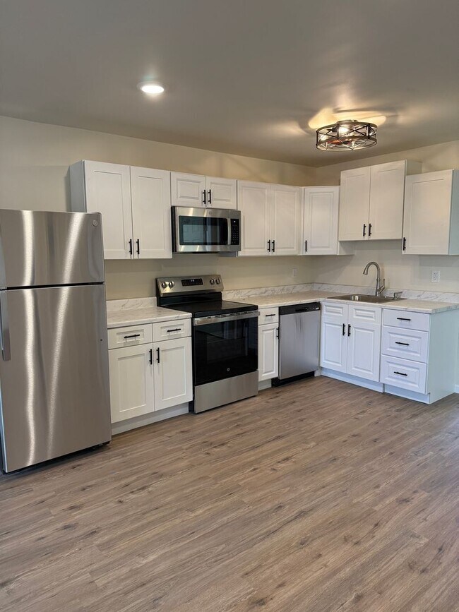 Building Photo - Renovated Apartments on Main Street in Myersville