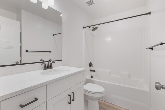 Building Photo - 3 Bed 2 Full Bath home