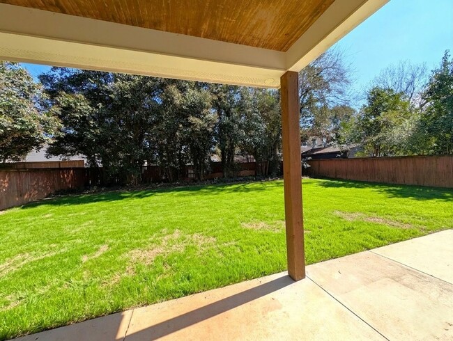 Building Photo - Stunning Contemporary 2 story, 4 bedroom, 3 full bath home is Located in the Merry Oaks Community!