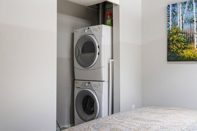 Building Photo - Civic Condominiums - FURNISHED 8th floor s...