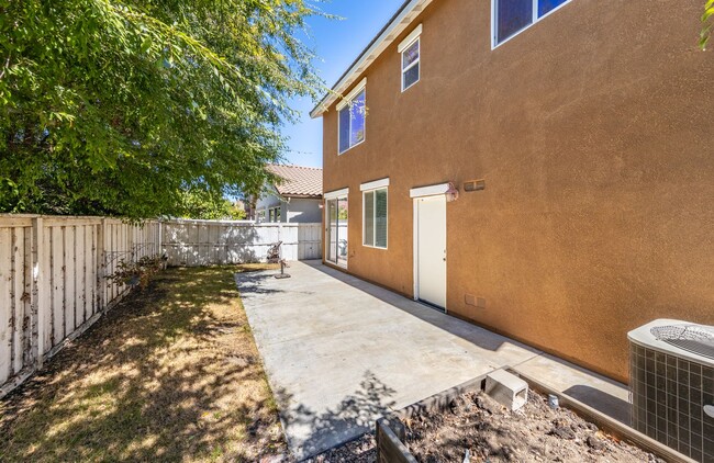 Building Photo - Spacious 3-bedroom with a Loft in Mission ...