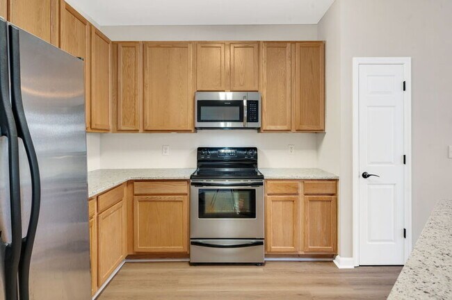 Building Photo - 2204 Valley Haven Dr