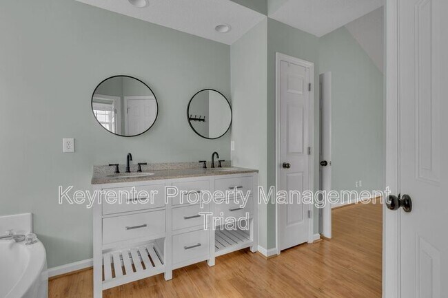 Building Photo - 3391 Valley Crossing Dr