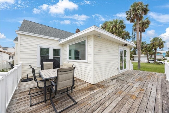 Building Photo - 15565 Gulf Blvd