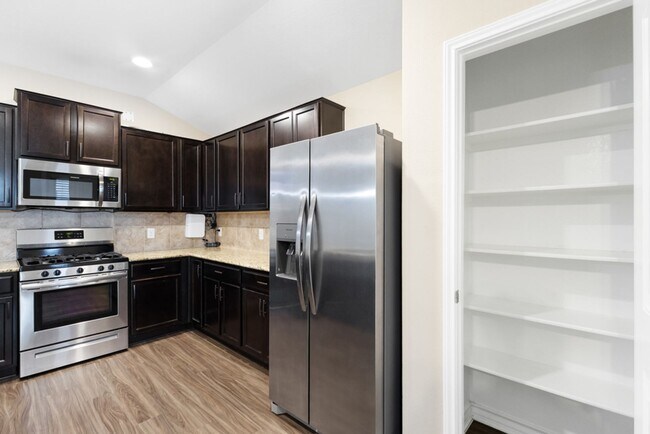 Building Photo - Well-Maintained 3-Bedroom Home – Ideal for Students & Professionals!