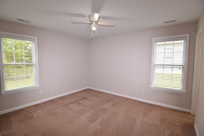 Building Photo - One Story Living 3 Bedroom 2 Bath Home