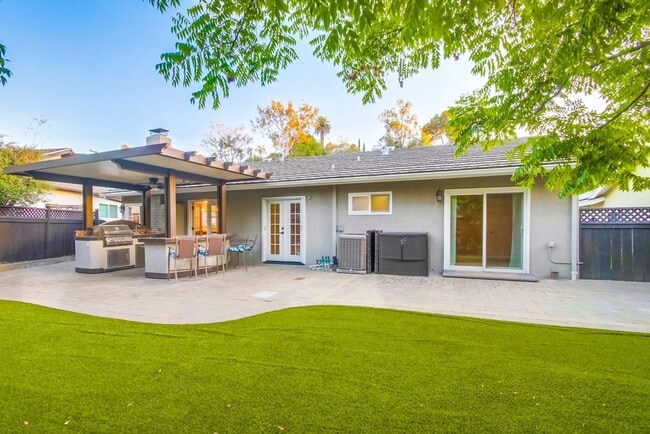 Building Photo - Rare, fully updated, private cul-de-sac one-story single-family house