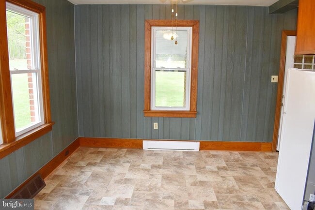 Building Photo - 9526 Circle Dr